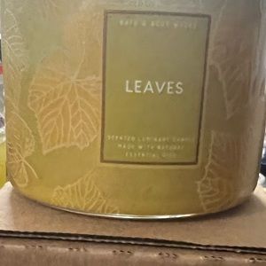 New Bath and Body Works' NIB LEAVES 3 wick candle 14.5 oz